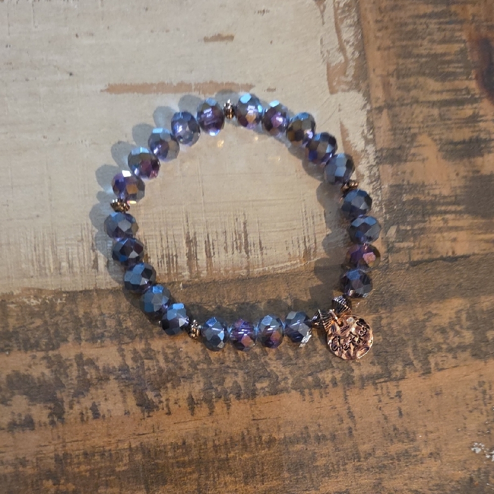 Elegant Purple Beaded‎ Bracelet with Gold Charm - Picture 4 of 6